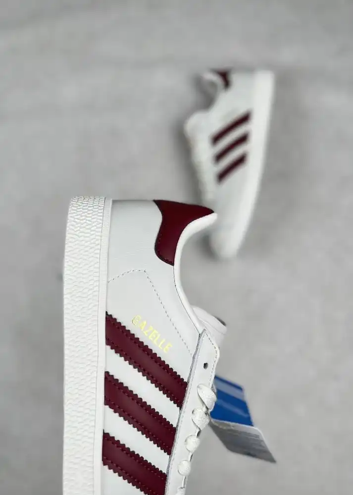 hype Adidas Sneakers