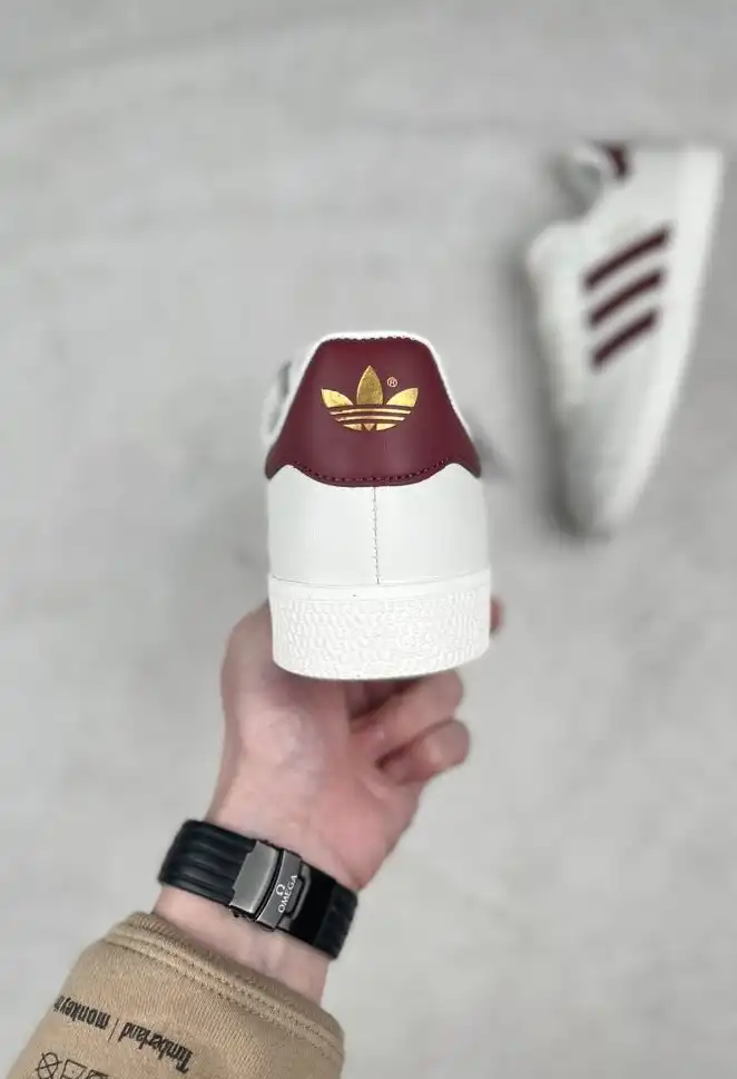 hype Adidas Sneakers