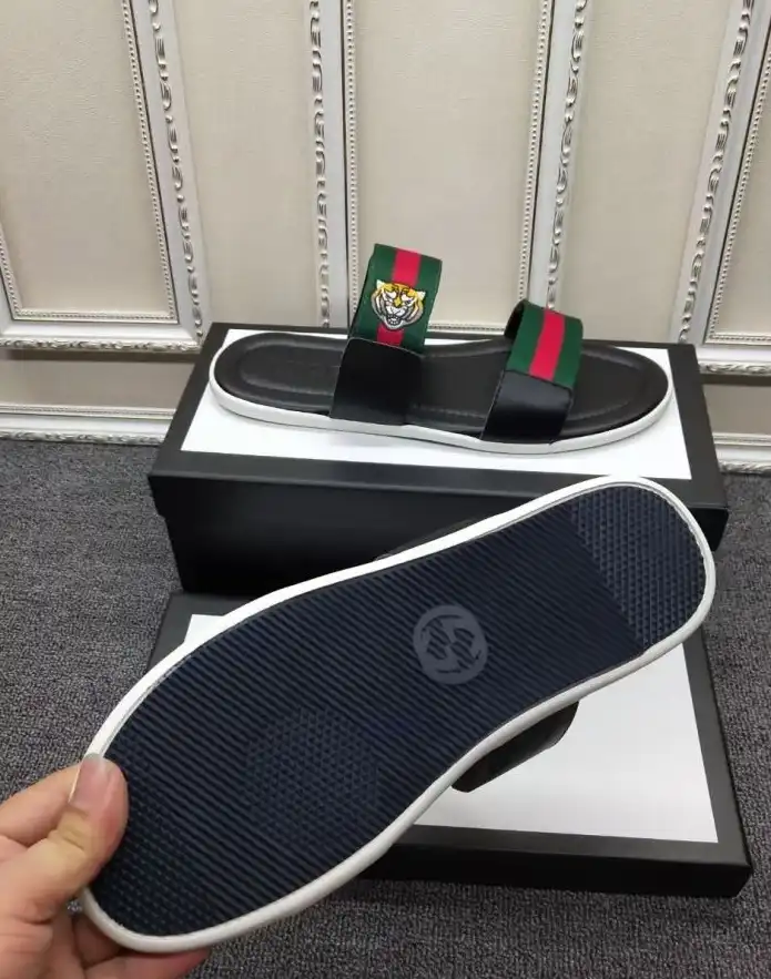 hype Gucci Slippers