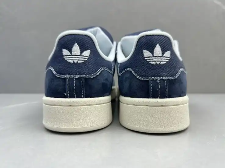 hype Adidas Sneakers