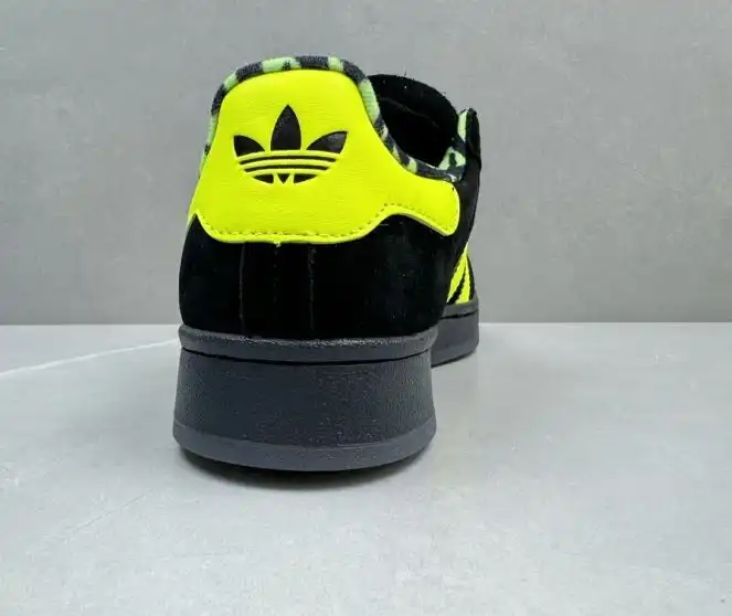 hype Adidas Sneakers