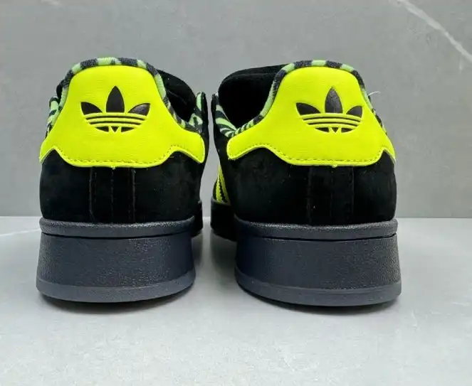 hype Adidas Sneakers