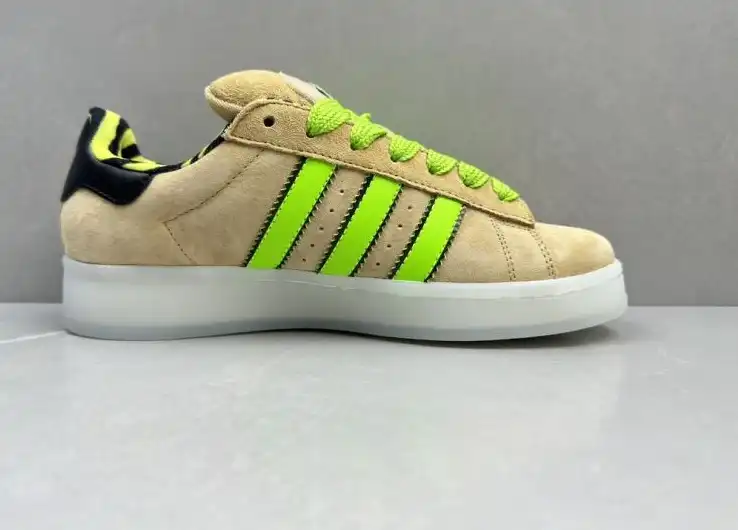 hype Adidas Sneakers