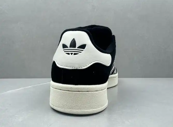 hype Adidas Sneakers