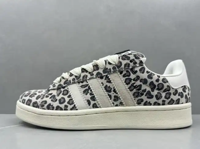 hype Adidas Sneakers