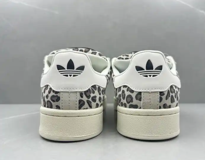 hype Adidas Sneakers