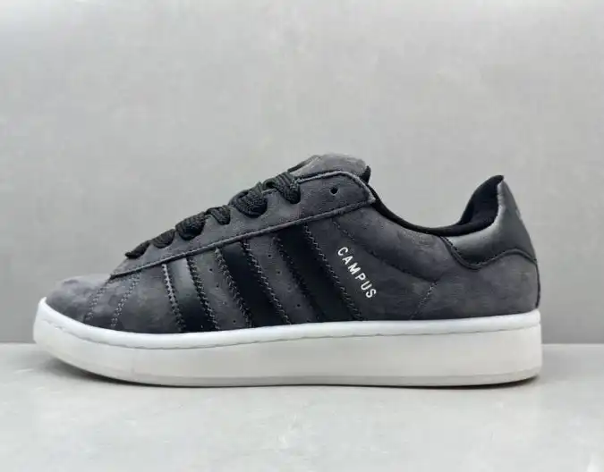 hype Adidas Sneakers