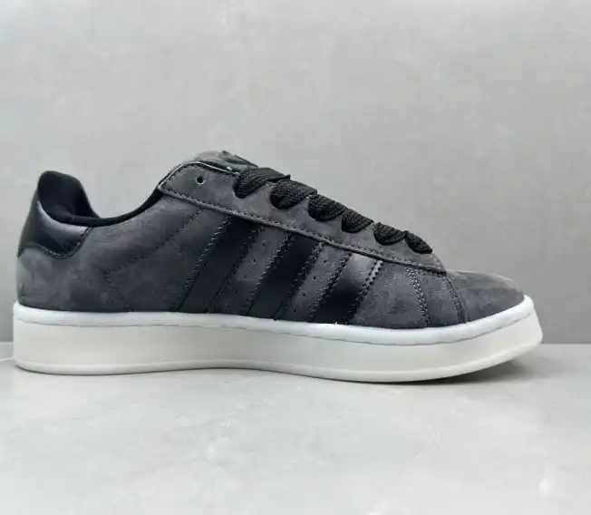 hype Adidas Sneakers