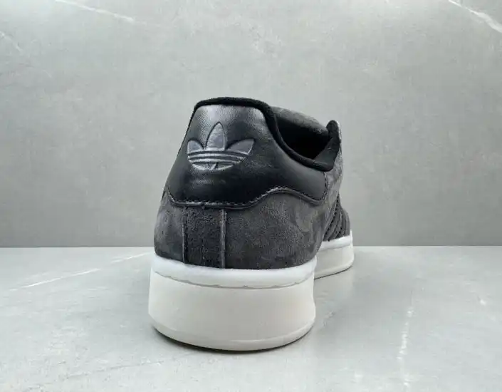 hype Adidas Sneakers