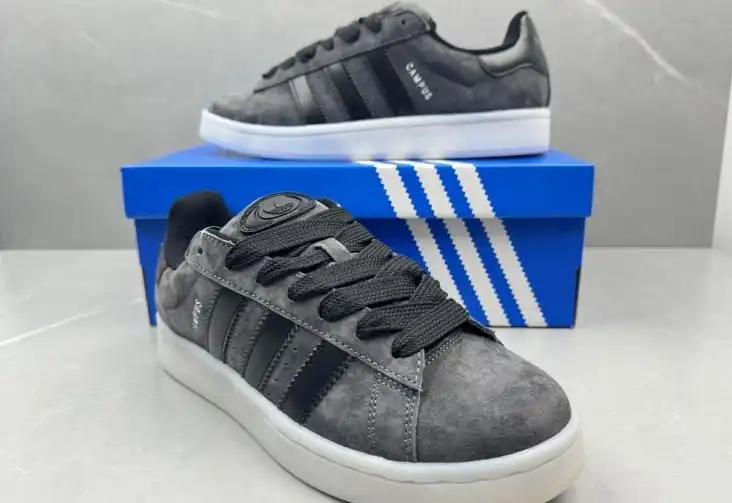 hype Adidas Sneakers