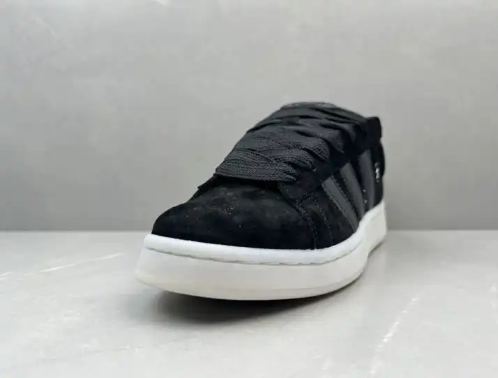 hype Adidas Sneakers