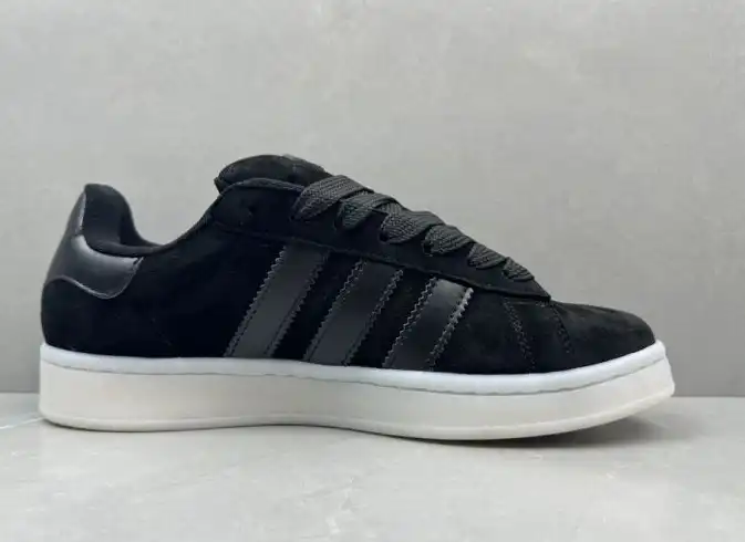 hype Adidas Sneakers