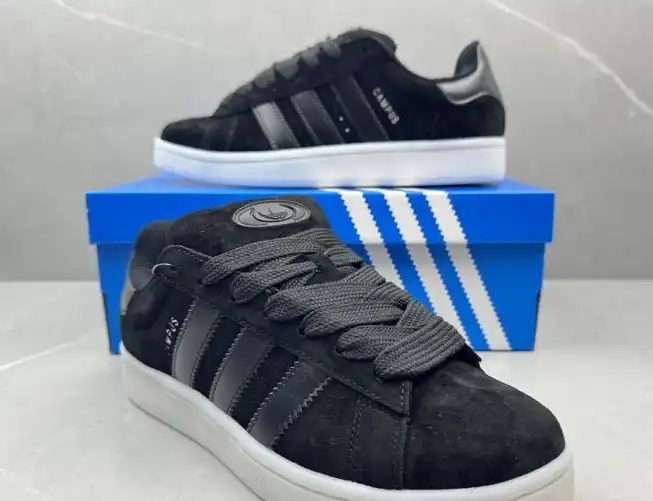 hype Adidas Sneakers