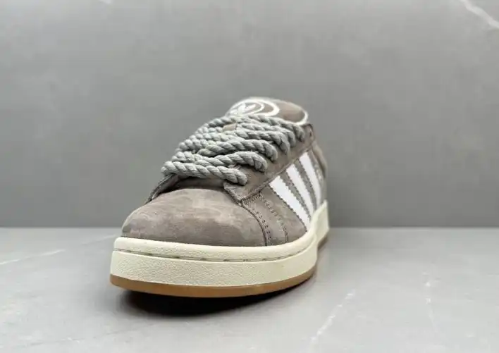 hype Adidas Sneakers