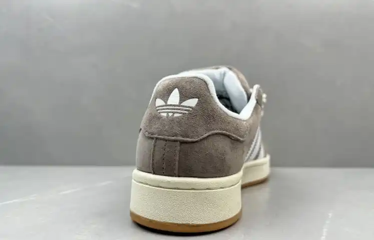 hype Adidas Sneakers