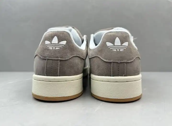 hype Adidas Sneakers