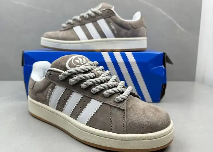 hype Adidas Sneakers