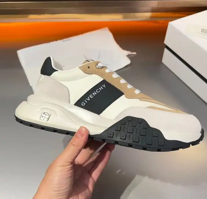 hype Givenchy Sneakers