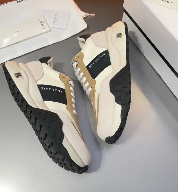 hype Givenchy Sneakers