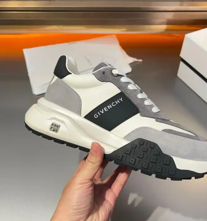 hype Givenchy Sneakers