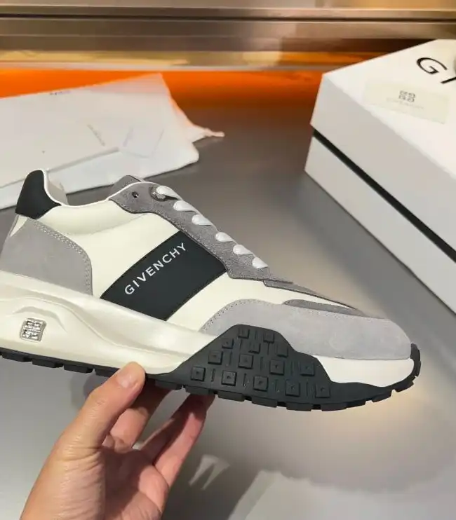 hype Givenchy Sneakers