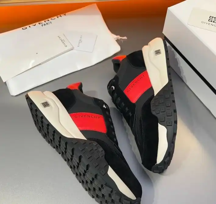 hype Givenchy Sneakers