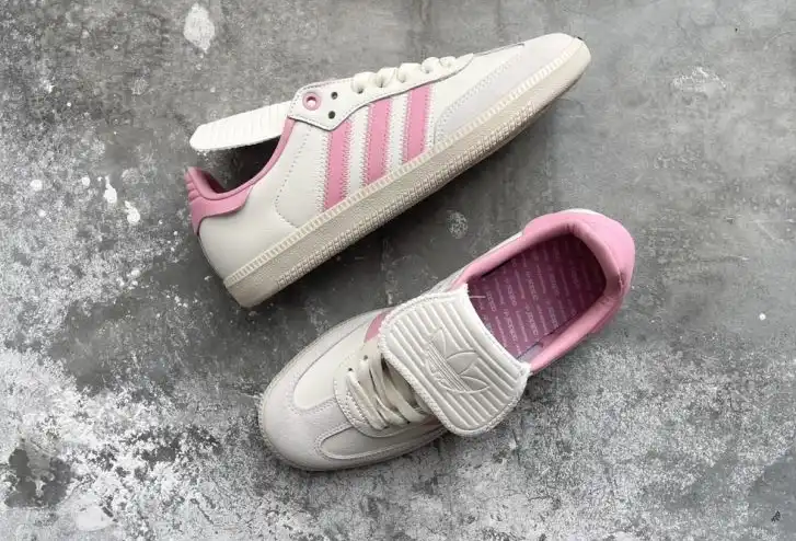 hype Adidas Sneakers