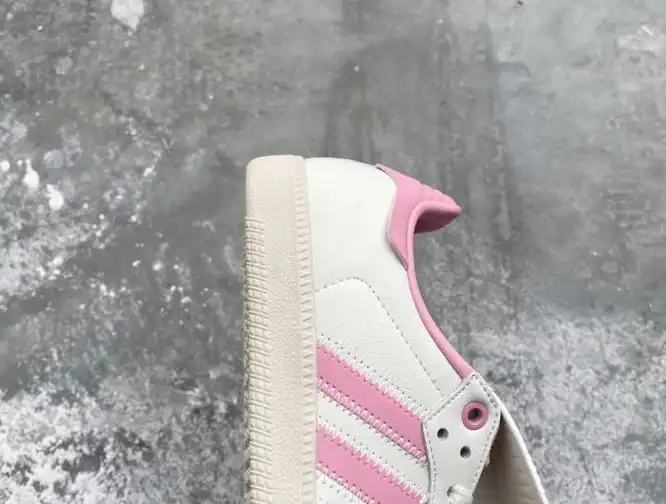 hype Adidas Sneakers