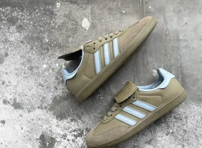 hype Adidas Sneakers