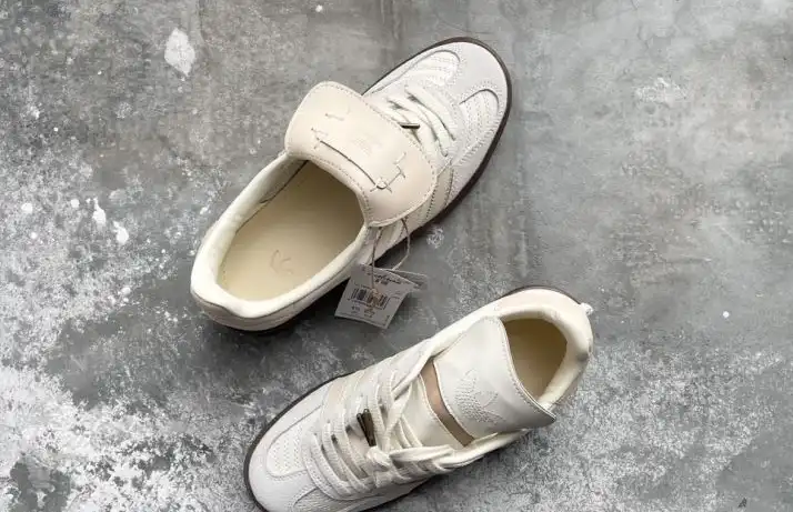 hype Adidas Sneakers