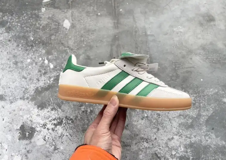 hype Adidas Sneakers