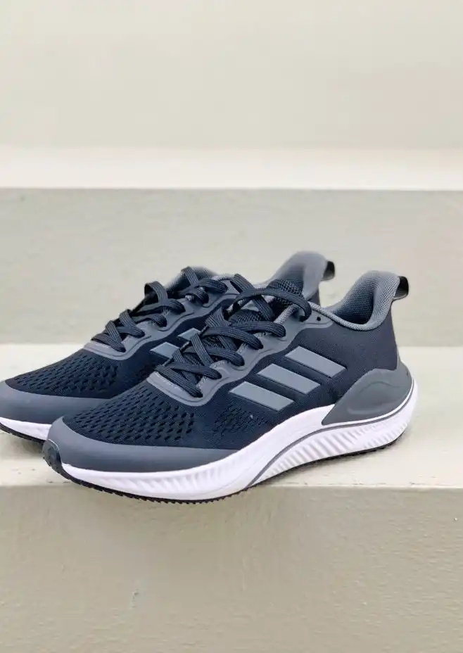 hype Adidas Sneakers