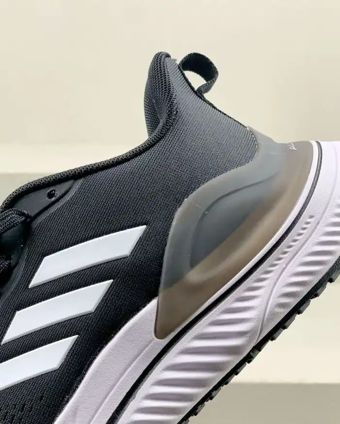 hype Adidas Sneakers