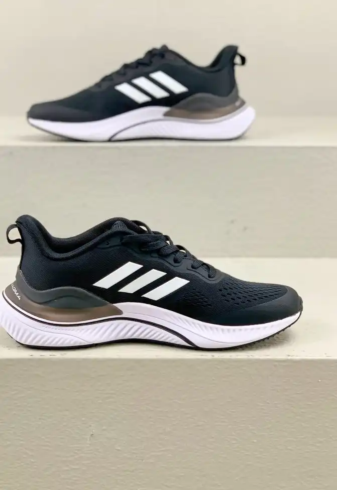 hype Adidas Sneakers