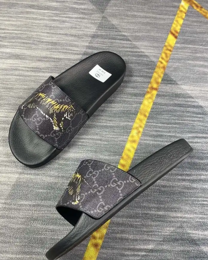 hype Gucci Slippers