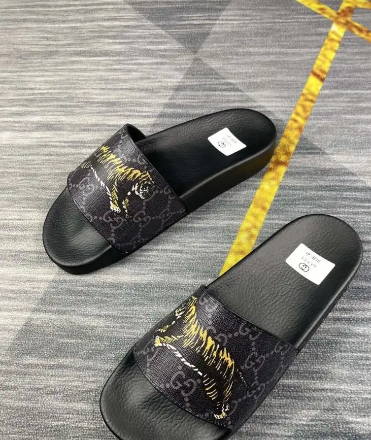 hype Gucci Slippers