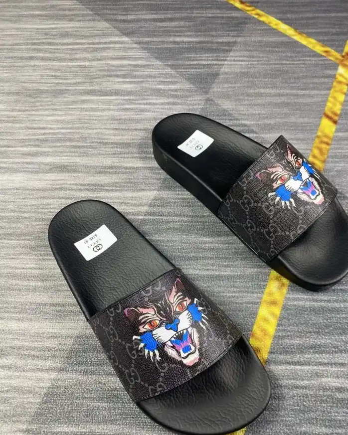 hype Gucci Slippers