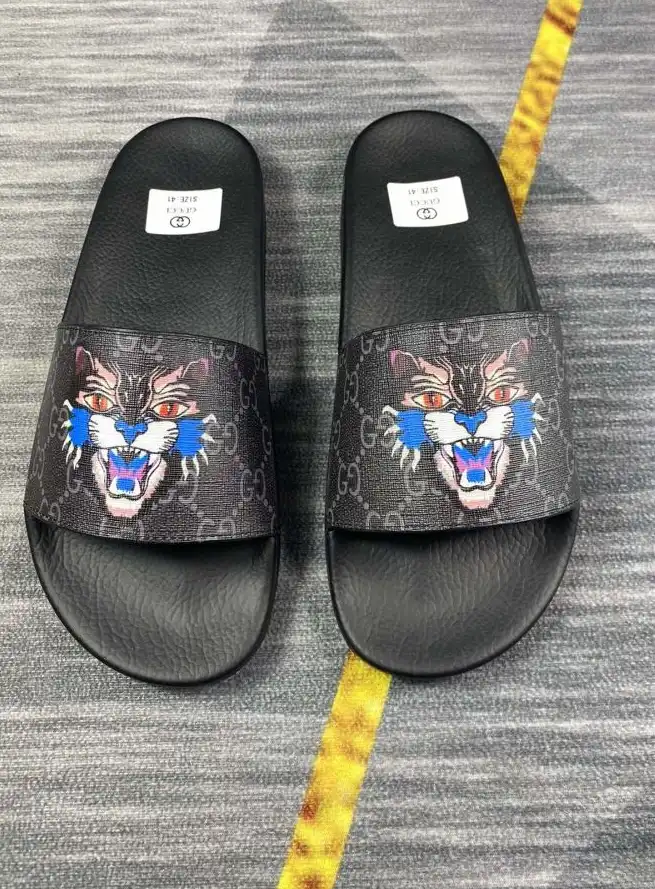 hype Gucci Slippers