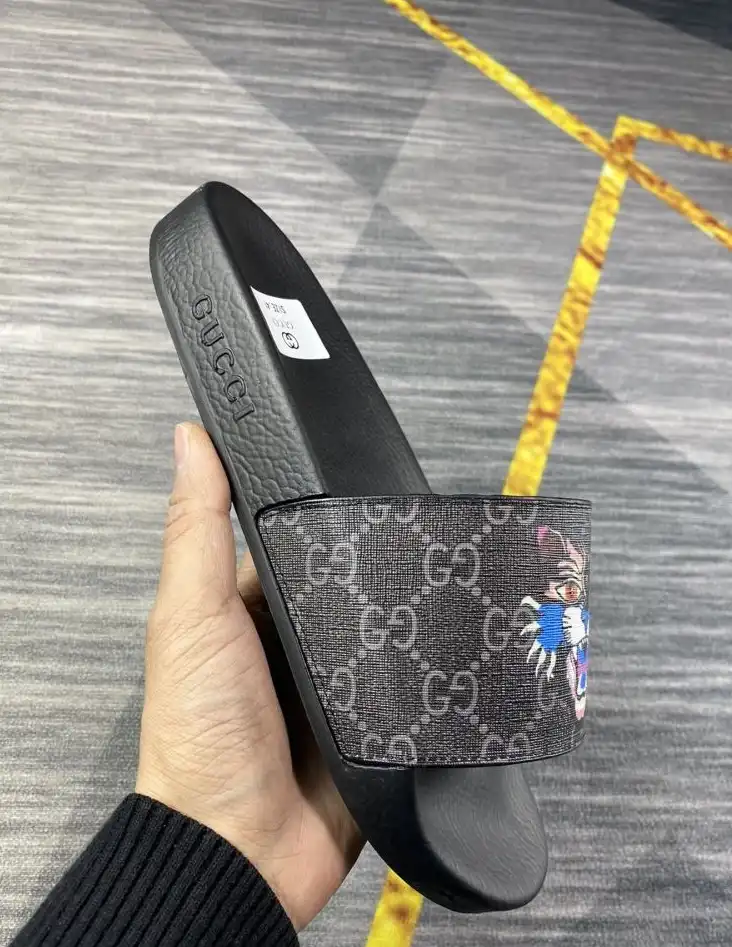 hype Gucci Slippers