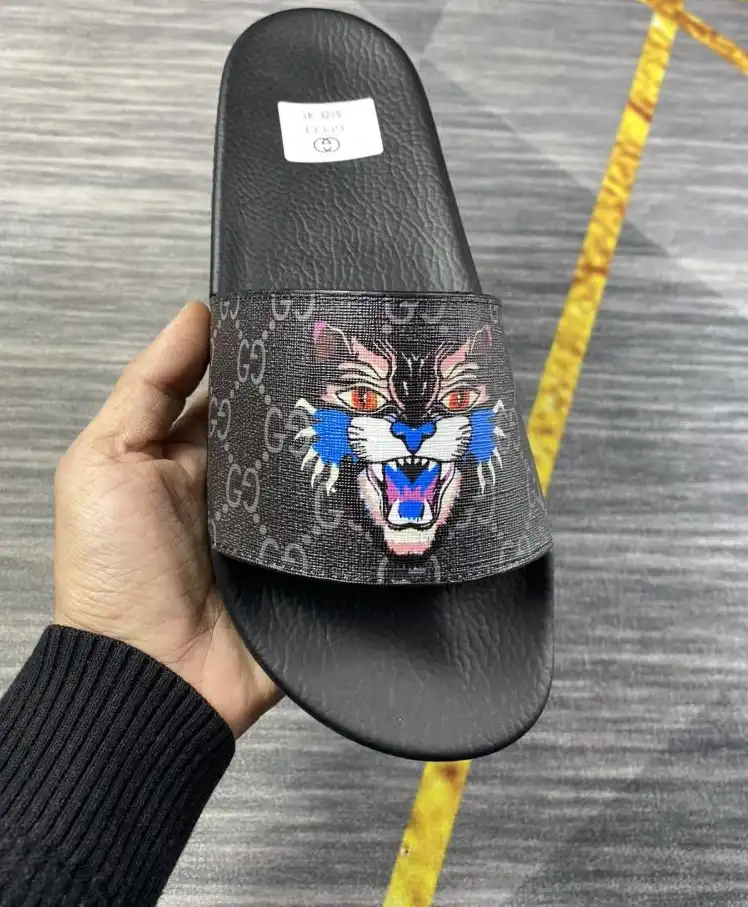 hype Gucci Slippers