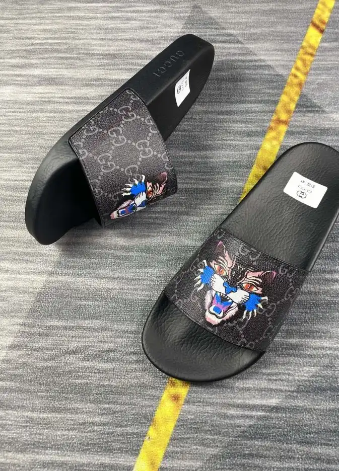 hype Gucci Slippers