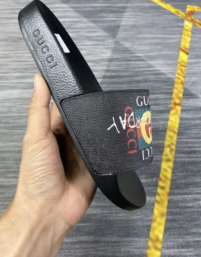 hype Gucci Slippers