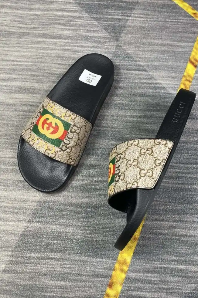 hype Gucci Slippers