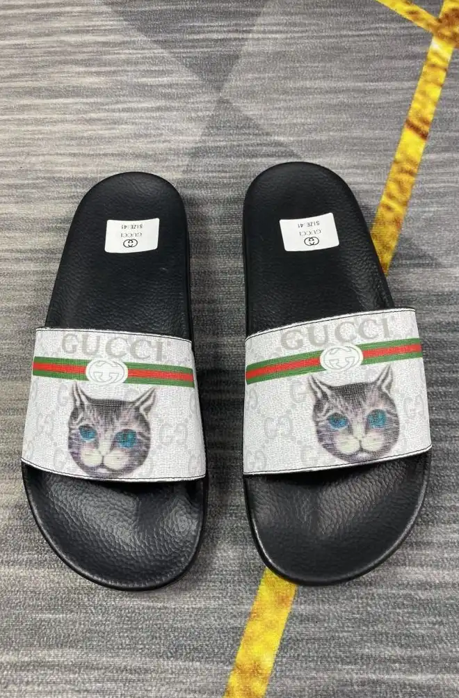 hype Gucci Slippers