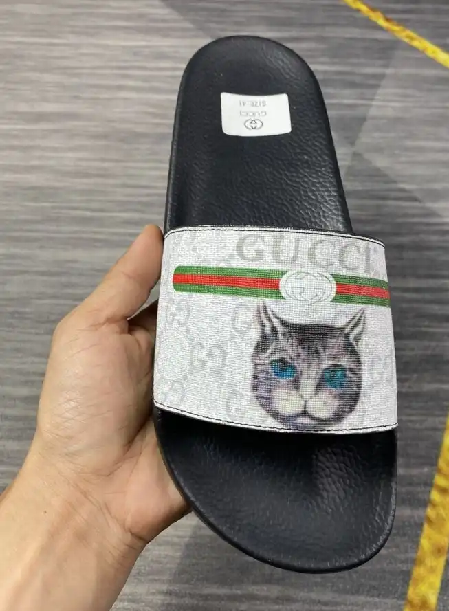 hype Gucci Slippers