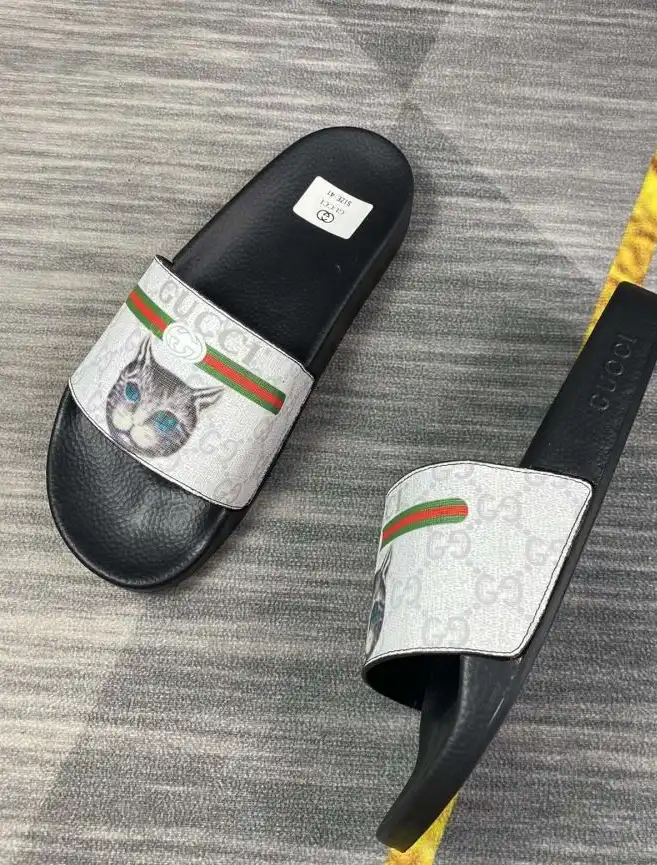 hype Gucci Slippers