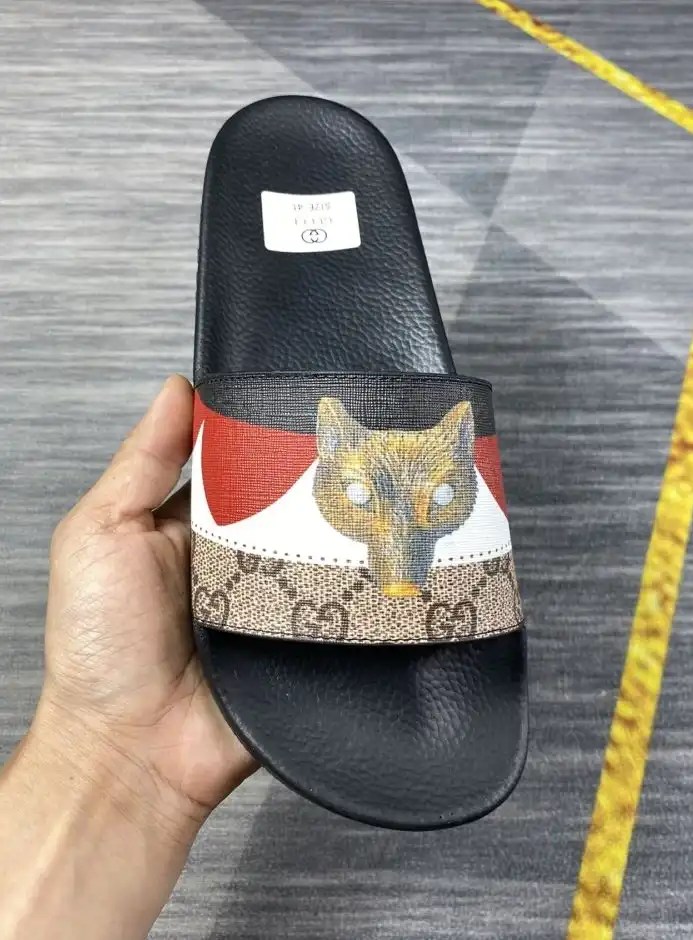 hype Gucci Slippers