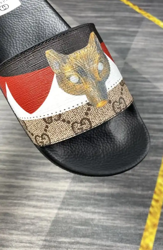 hype Gucci Slippers