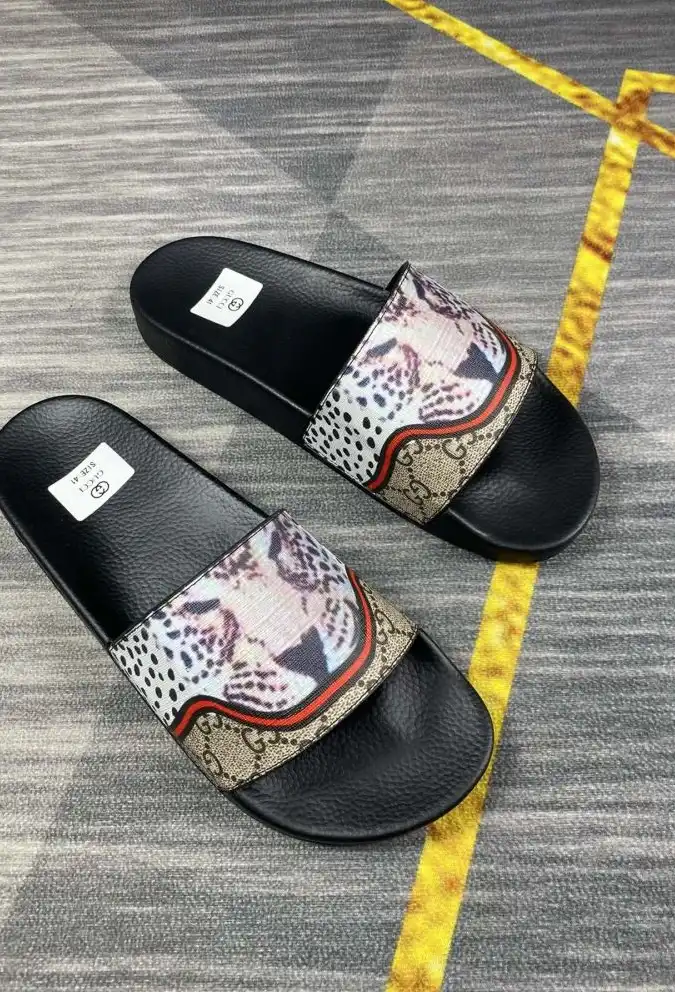 hype Gucci Slippers