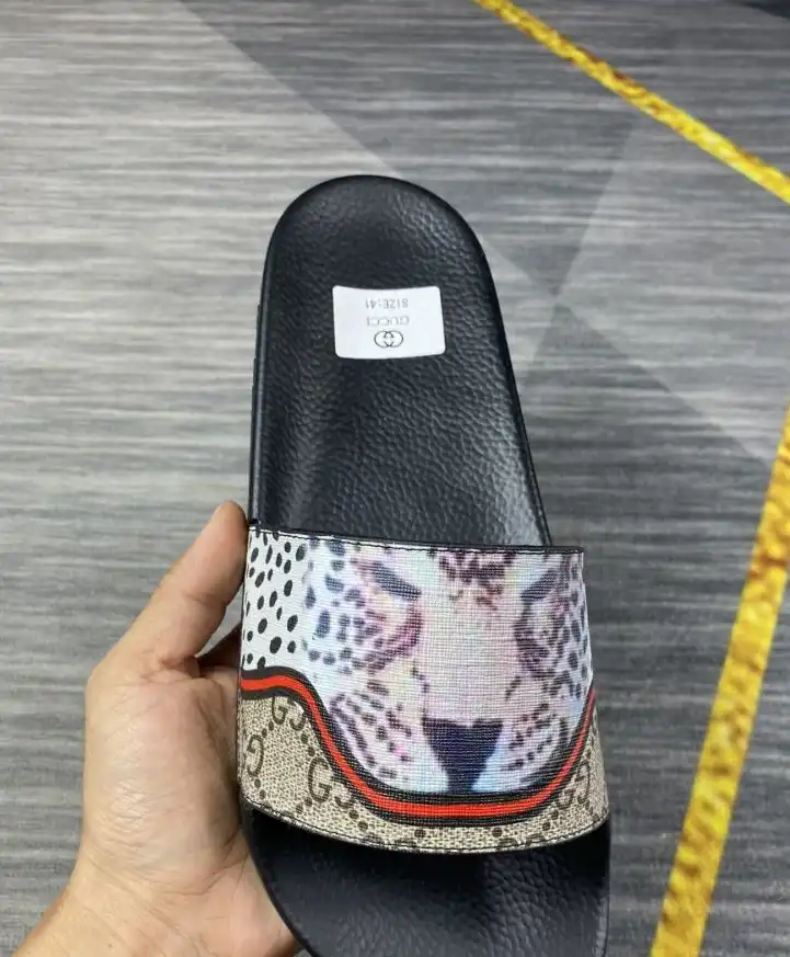 hype Gucci Slippers